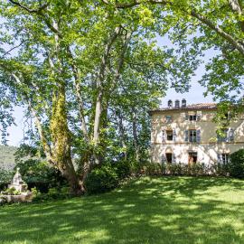 Château Mentone، فندق في Masseboeuf