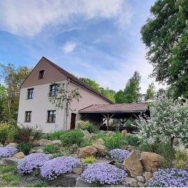 Chloumek, Hotel in Bělá