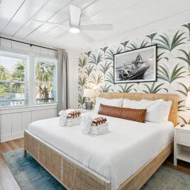 Folliday Inn - The Consul - Room 21, khách sạn ở Folly Beach