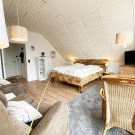 Ferien im Wangerland - Haus Wiesenweg - Apartment 3 1OG, hotelli kohteessa Horumersiel