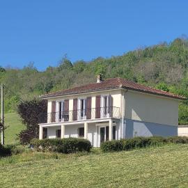 La Maison, hotel a Mas-dʼAzil