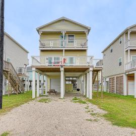 Serene Surfside Beach Retreat w/ Ocean Views!, hotel i Surfside Beach