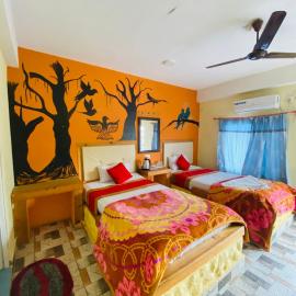 Hong Qi Hotel, hotell i Chitwan