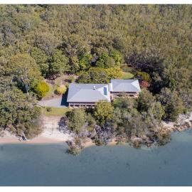 Blissful Lake Retreat, hotel em Cootharaba