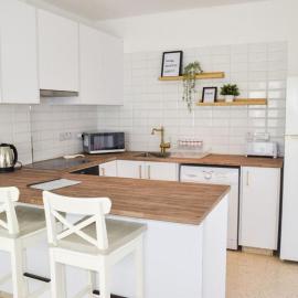 Yiallos Village Apt. A101, hotel sa Meneou