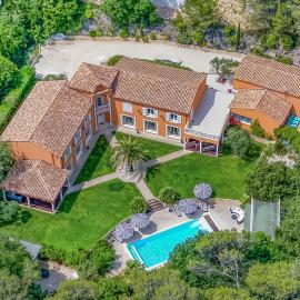 VILLAS BEAUMONT avec piscine et jacuzzi proche D'UZES ET ANDUZE