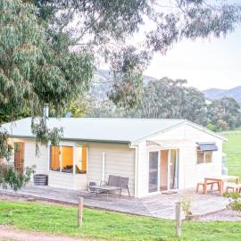 Stringybark, Halls on Falls Homestead, hotel in Strath Creek
