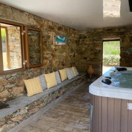 Villa Pleine campagne Jacuzzi 15 mn Saint Florent, hotel in Santo-Pietro-di-Tenda