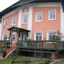 Appartementhaus "Zur Brücke" in Seedorf โรงแรมในBlieschow