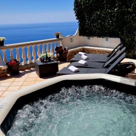 Your nest on the Path, hotel v Positane