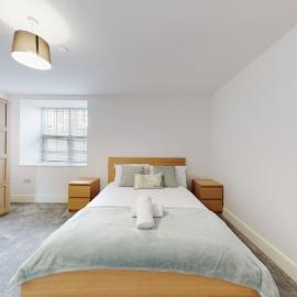 Spacious three bedroom apartment with Valley views – hotel w mieście Abertillery