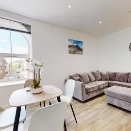 Spacious three bedroom apartment with Valley views – hotel w mieście Abertillery