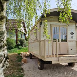 Villa Rose La Belle Roulotte, hotel din Escolives-Sainte-Camille
