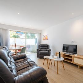 Magnifique T2, parking, face mer, hotel in Cagnes-sur-Mer