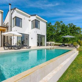 Villa Sunset - with private pool, squash coart and table tennis, hotel u gradu Fuškulin