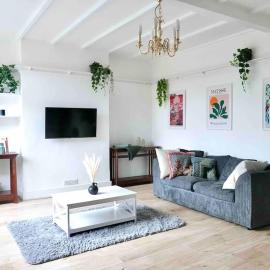 5 Bed Luxury London Home