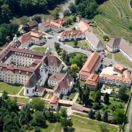 Gästehäuser St. Marienthal, готель у місті Marienthal