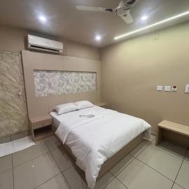 Famstay and healthclub, hotel u gradu 'Kannur'