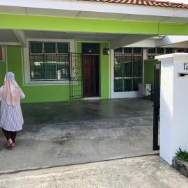 Labuan homestay Cemara dVilla, hotel in Labuan
