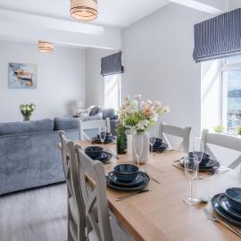 Beach Haven Hideout - 2 Bedroom - Milford Haven, hotel in Milford Haven