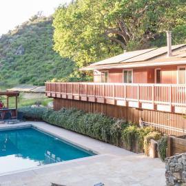 Serene Vineyard Chateau with Pool, Hot Tub, BBQ, hotel i Carmel Valley