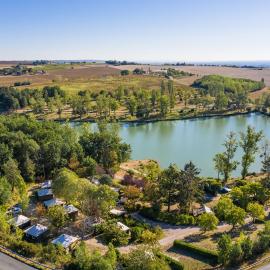 Les Auzerals camping du lac, viešbutis mieste Rabastens