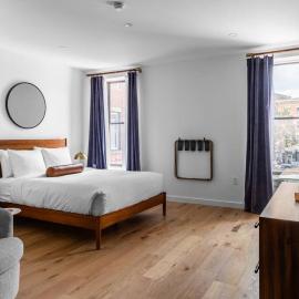 Historic Hotel, Heart of Bangor, Fiber Wi-Fi, Roku TV, Room # 206, hotell i Bangor
