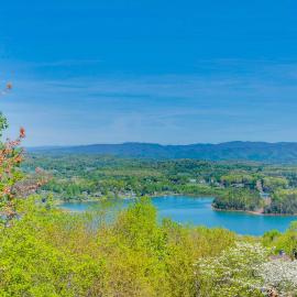 Lake-View Condo with Covered Deck in Hiawassee!