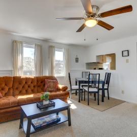 Oakland Apt on Messalonskee Lake w/ Dock Access! โรงแรมในวอเตอร์วิลล์
