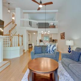 Salem Vacation Rental w/ Lake Keowee Access!, hotel in Salem