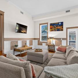 The Ray - 2nd Floor Historic Condo- Minutes Walk to Downtown, hotel in St. Augustine
