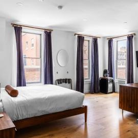 Canal View, DTWN Bangor, Steps to great Restaurants, Room # 210, hotel in Bangor