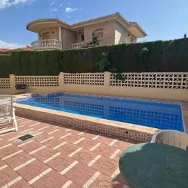 Casa Monte Verde con piscina a 10 min de Granada, hotel a Cájar