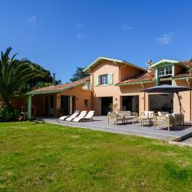 Villa familiale à Biarritz, Parc privé, Pelote Basque & Boulodrome