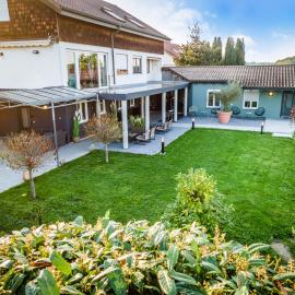 Familien am Hang, hotel u gradu Fridrihshafen
