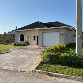 Tropical Villa at Lakeside View, hotel en Salisbury