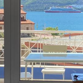 Maria's 2 Studios Apartments Flats to Let -heart city ,50m harbor Chantzara