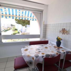 Studio cabine climatisé proche plage avec parking privé, piscines et jardins d'enfants - FR-1-307-258, hotel sa Le Grau-du-Roi