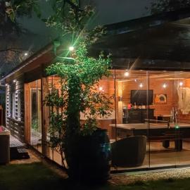 Ecolodge Wellness Tilburg- jacuzzi- privé sauna en zwembad, хотел в Тилбург