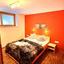 Ferienwohnungen "Adventure Panorama" Appartement Falken Top 8, hotel a Warth am Arlberg