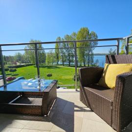 MasurianHome - Apartament Piwonia z widokiem na jezioro، فندق في إوك