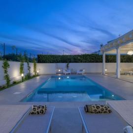 VillaTalè with private Swimming pool. Within walking distance of the beach.