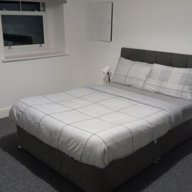 Triple room in Basement with Window Free Street Parking Near LFC