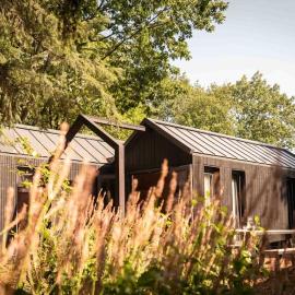 Hytte I Tiny house met zonnige bostuin, hotel sa Epe