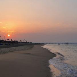 Relaxed sea view chalet, hotel in Ras Matarma