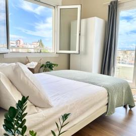 2 Doors- Luxury by the sea, easy parking, hotel a Kavala