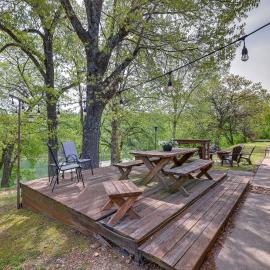 Lakefront Shell Knob Condo w/ Deck & Grill!, hotel in Shell Knob