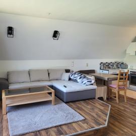 Komplette 4 Zimmer OG MONTEURwohnung