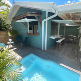 Très joli bungalow et sa petite piscine privee