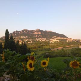 Viaggio a San Marino, Hotel in Serravalle